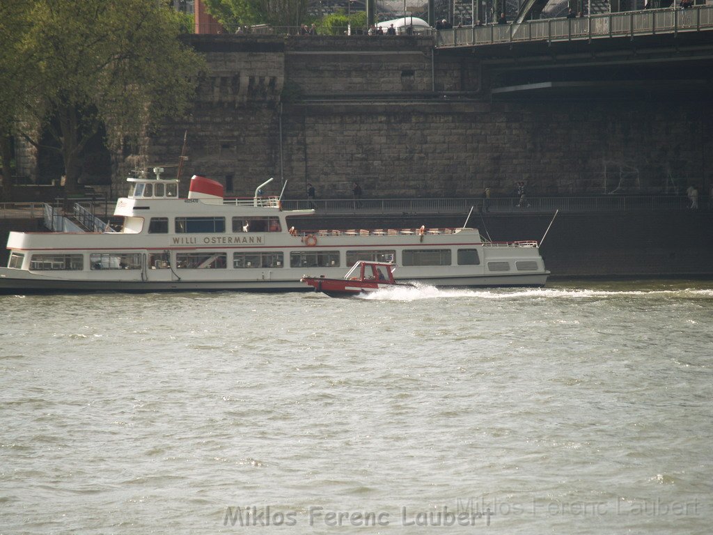 Uebungsfahrt Loeschboot und Ursula P71.JPG